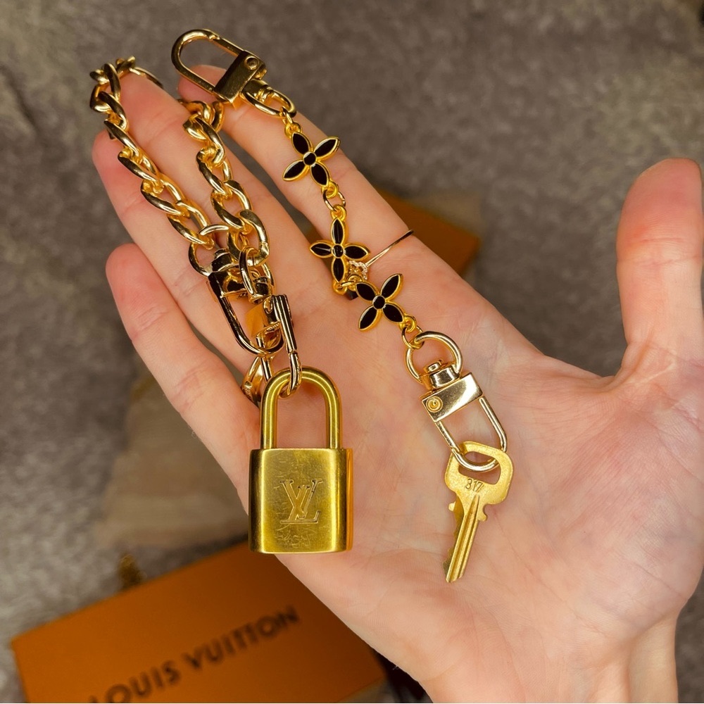 LOUIS VUITTON Lock and Key #317 - Picture 6 of 8